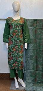 Vêtements d'hiver Shalwar kameez pour femmes en mousseline de soie de très haute qualité avec des broderies très fines - Product Image 5