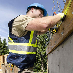 เสื้อกั๊กนิรภัยสะท้อนแสงคุณภาพสูง ระบายอากาศได้ดี น้ำหนักเบา มองเห็นได้ชัดเจน สำหรับคนงาน พร้อมโลโก้สั่งทำ ผลิตจากโพลีเอสเตอร์ 100% ขายส่ง - Product Image 6