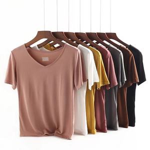 Logotipo personalizado 65 Poliéster 35 Camiseta de algodón Logotipo estampado Camiseta de cuello redondo Diseños deportivos lisos Camiseta para hombres - Product Image 1