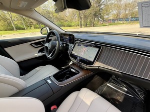 IMPRESIONANTE MERCEDES-BENZ E-350 2025 CON TRANSMISIÓN AUTOMÁTICA - Product Image 2