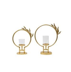 Candelero de metal de alta calidad con aspecto artístico vintage y diseño multiusos para el hogar y eventos - Product Image 2