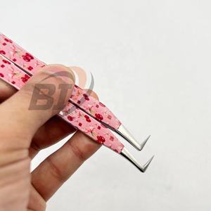 Pinzas para Pestañas de Acero Inoxidable con Punta Puntiaguda, Logotipo Grabado Personalizado, Pinzas para Extensión de Pestañas con Diseño de Cereza a 90 Grados - Product Image 4