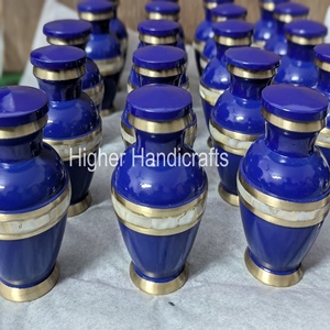 Urnes de crémation en laiton et aluminium pour cendres | Urnes funéraires de qualité supérieure toutes tailles | Fabricant de gros - Product Image 1