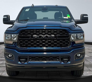 RAM 2500 Big Horn Crew Cab 2024 USADO, Tracción en las Cuatro Ruedas, Automático, Volante a la Izquierda, ACC, Neumáticos R19, Interior Oscuro, Asientos de Tela, Faros LED, Pantalla Táctil - Product Image 1