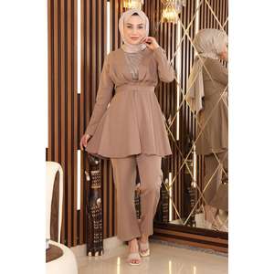 ชุดลำลองแบบมีเข็มขัด ผ้าโพลีเอสเตอร์คุณภาพสูง คอตั้ง ลายพิมพ์ ทรงเข้ารูป เสื้อและกางเกงขายาวระดับเข่า - Product Image 1