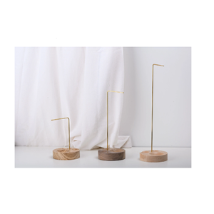 Madera maciza y latón Jewlery Stand Pendientes Collar Joyería multicapa de madera Pieza de diseño de estilo europeo - Product Image 4