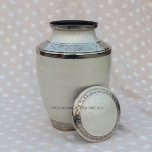 Urnes funéraires en aluminium gravées à la main urnes funéraires en métal du fabricant pour restes humains accessoires funéraires en laiton - Product Image 5