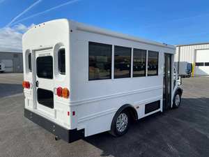 รถบัสมือสองพร้อมขับ ปี 2024 4 ที่นั่ง เหมาะสำหรับการขนส่งนักเรียน  ระบบพวงมาลัยซ้าย  หลังคาอลูมิเนียมอัลลอยด์  ยาง R17 - Product Image 3