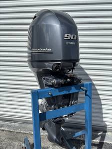 Moteur hors-bord industriel d'occasion 2015 F90TLRB 90 CV 4 temps EFI avec garantie de 3 ans - Product Image 3