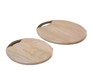 Ensemble de planche à découper en bois durable avec poignée en métal conçu pour une utilisation quotidienne en cuisine, parfait pour couper les légumes - Product Image 4
