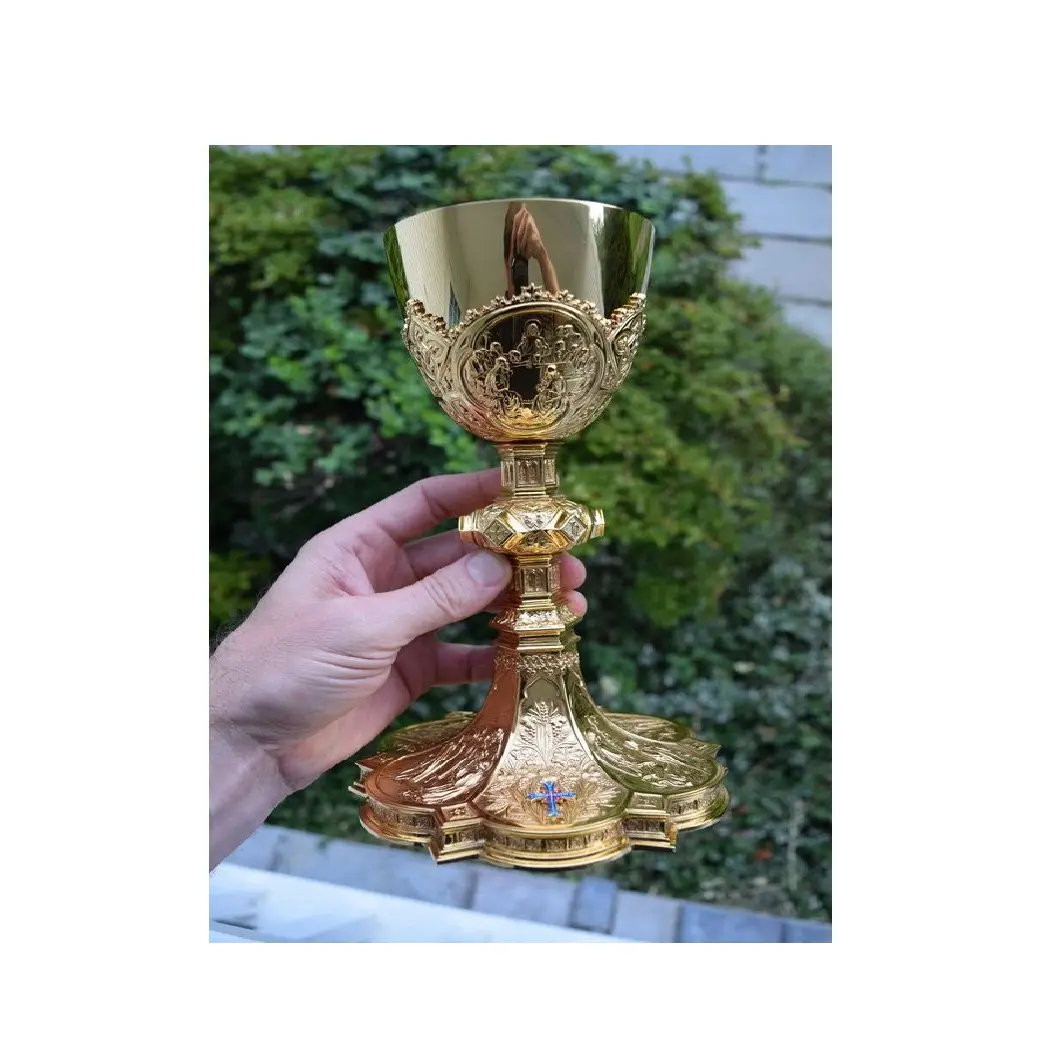 Ayna cilalı saf pirinç kilise Chalice Paten özel kazınmış çevre dostu son İtalyan dini cibochurch Chalice satış