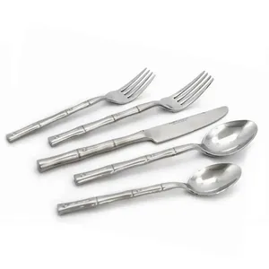 Ensemble de couverts en acier inoxydable au design en bambou avec finition polie miroir, parfait pour les mariages modernes et les repas élégants - Product Image 1