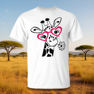 Camiseta con estampado de jirafa con gafas de corazón rojo, unisex para adultos, cuello redondo, manga corta, impresión digital, actividades promocionales - Product Image 3
