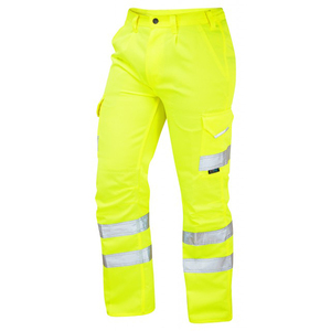 Pantalon de sécurité DayBright ProTech avec couches respirantes et bandes de puissance réfléchissantes fabriquées au Pakistan. - Product Image 2