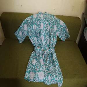 Kimono de demoiselle d'honneur pour femme, style bohème chic, longueur ras du sol, fait main, en coton imprimé au bloc, écologique, taille naturelle, motif floral, col en V - Product Image 3