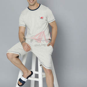 Ensemble T-shirt et short de qualité supérieure, confortable et flexible, idéal pour l'entraînement et les vêtements de sport - Product Image 4