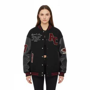 Chaqueta Bomber Varsity negra unisex, Chenille Letterman personalizada de primera calidad con parches bordados - Product Image 1