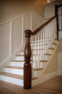 Accesorio de escalera de madera maciza 4010 Newel Post de madera de arce elegante tradicional de fábrica de Vietnam EFS para cualquier construcción de escaleras - Product Image 5