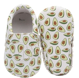 Chaussures en cuir pour bébé avec logo personnalisé, semelle souple, premières chaussures pour nourrissons, antidérapantes, pour commande en gros - Product Image 1