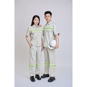 Combinaison de travail grise réfléchissante à manches courtes - Vêtements de travail de sécurité en polyester respirant et à séchage rapide - Product Image 1