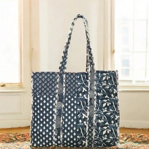 Sac fourre-tout pour femme en tissu de coton matelassé vintage fait à la main, fermeture à glissière, doublure en toile, poches intérieures légères - Patchs gris subtils - Product Image 3