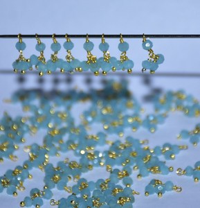 Chapado en oro de alta calidad 1 + 3 cuentas facetadas Aqua Calcedonia alambre envuelto encantos. Abalorios collar pendiente encantos para la fabricación de joyas - Product Image 2