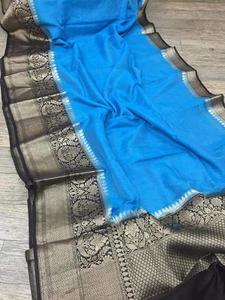 サリーとインドの繊維供給店のためのゴールドザリボーダーで作られたオーシャンブルー色のブロケードシルクサリーでカスタムメイド