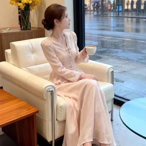 Ensemble deux pièces tendance vintage brodé en dentelle rose pour femme : haut chemisier et jupe longue – Vente en gros, fournisseur de haute qualité - Product Image 6