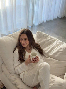 Pyjama élégant en coton bio pour femmes, haut à manches longues et pantalon long avec option de broderie personnalisée - Product Image 5