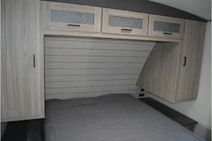 Remolque de Campamento Usado Keystone Passport 2401BH 2022 en Venta para Campamento y Viajes - Product Image 3