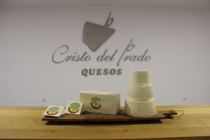 Cristo Del Prado Quesos, Queso Español de Oveja Suave en Cuñas, Pasteurizado, Envasado al Vacío, Listo para Comer, Cajas a Granel, 0.450gr - Product Image 3