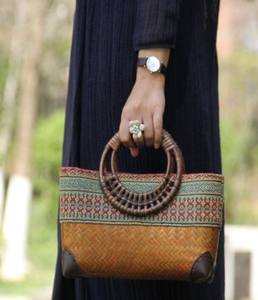 Bolso de bambú de diseño único con asa de ratán para mujer hecho en Vietnam - Product Image 5