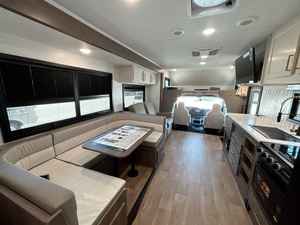 Vendedor Verificado de E-a-s-t To W-e-s-t C-o-l-l-e-g-e A-v-e-n-u-e 2951OK Usado del 2026, Listo para Viajar - Product Image 4
