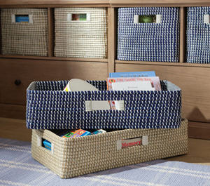 Bandeja de Almacenamiento Tejida en Dos Tonos Azul y Blanco, Cesta Rectangular de Ratán para Libros con Asas - Product Image 5