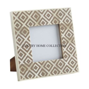 Premium Antique-style Metal Photo <b>Frame</b> with Elegant Detailing Ideal for Framing Special Memories and Cherished Moments - Product Image 3