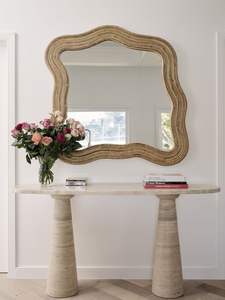 Cadre de miroir mural en bois rustique élégant avec des détails magnifiquement sculptés et une structure en bois durable pour la décoration de la maison - Product Image 6
