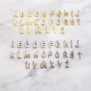 Collar <span class=keywords><strong>de</strong></span> perlas <span class=keywords><strong>de</strong></span> agua dulce genuinas a <span class=keywords><strong>la</strong></span> moda para mujer, collar con abalorio <span class=keywords><strong>de</strong></span> letra del alfabeto chapado en oro <span class=keywords><strong>de</strong></span> 18K, collar con nombre inicial personalizado - Product Image 5