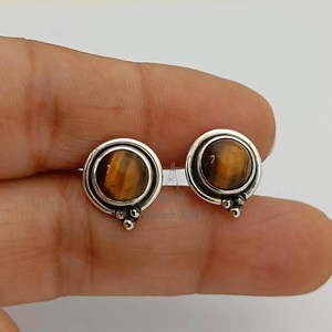 Pendientes de botón bohemios con forma de bola de ojo de tigre, plata de ley hecha a mano, chapado en platino/oro de 22k, piedra natural, engaste de bisel de junio - Product Image 5