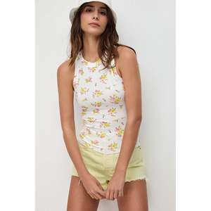 Ropa Corta Informal con Cuello Redondo y Elástico con Logotipo Frontal - Product Image 1