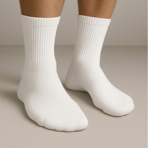 Calcetines deportivos unisex personalizados de diseño gratuito, logotipo bordado transpirable y antideslizante de secado rápido en todos los colores, para hombres y mujeres - Product Image 5