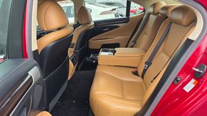 รถยนต์มือสองสภาพดีเยี่ยม ปี 2015 LS 460 AWD ซีดาน สีแดง เกียร์อัตโนมัติ 8 สปีด ระบบขับเคลื่อนสี่ล้อ 360 แรงม้า เครื่องยนต์ 4.6 ลิตร V8 ระบบเบรก ABS เกียร์อัตโนมัติ - Product Image 3