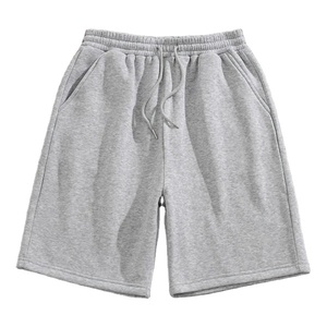 Pantalones cortos de tiro medio tejidos regulares negros para hombres con estilo, cuatro bolsillos, cierre de botón con cremallera y cinturón - Product Image 1