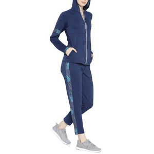 Vêtements de survêtement pour femmes de qualité supérieure en gros, légers, à capuche, vêtements de jogging d'hiver, motif uni, vêtements d'hiver - Product Image 1