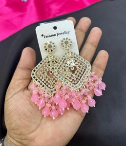 PENDIENTES TRADICIONALES Y DE MODA INDIOS KUNDAN CHAPADO EN ORO CON PENDIENTES DE PERLAS PARA MUJERES Y NIÑAS - Product Image 1