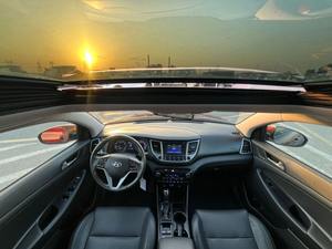 Nuevas llegadas para el mercado global: Hyundai Tucson Limited 2017, 2.0L V4, techo panorámico, tracción total 4x4, cámara trasera, asientos de cuero - Product Image 4