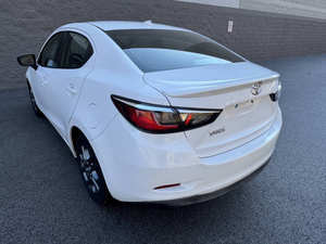 Voiture d'occasion de qualité et abordable, Toyota Yaris LE 2019, conduite à gauche - Product Image 5