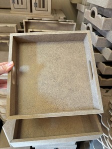 Bandeja de Servir Rústica Hecha a Mano de Madera con Asas Pulimentadas, Forma Geométrica, Tamaño Personalizable, Logotipo, Artesanía de Madera Natural sin Acabado - Product Image 4