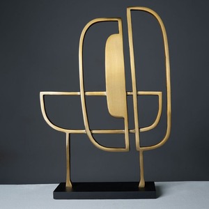 Objet de table en métal créatif, pièce décorative tendance, ajoute une touche artistique et un charme moderne et luxueux aux intérieurs, en provenance d'Inde - Product Image 2