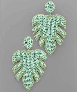 Boucles d'oreilles ornées de tissu léger et de perles - Product Image 3