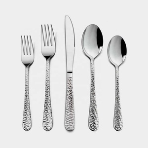Ensemble de Couverts à Fourchette et Cuillère Design Simplicité de Mariage Poli en Argent à Poignée Martelée - Product Image 1